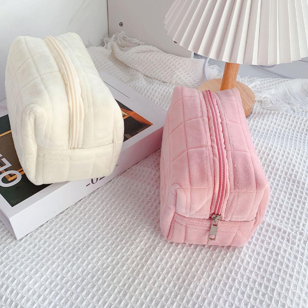 Tas Makeup Bulu Halus Lucu Unt - Travel Accessories Toiletry Bag ulasan dan harga