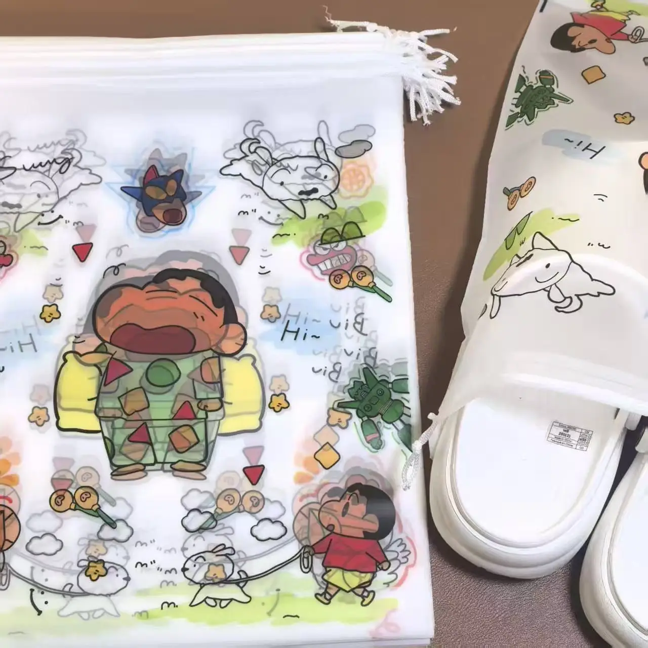 Tas Sepatu Serut Crayon Shin‑c - Travel Accessories Gadget ulasan dan harga