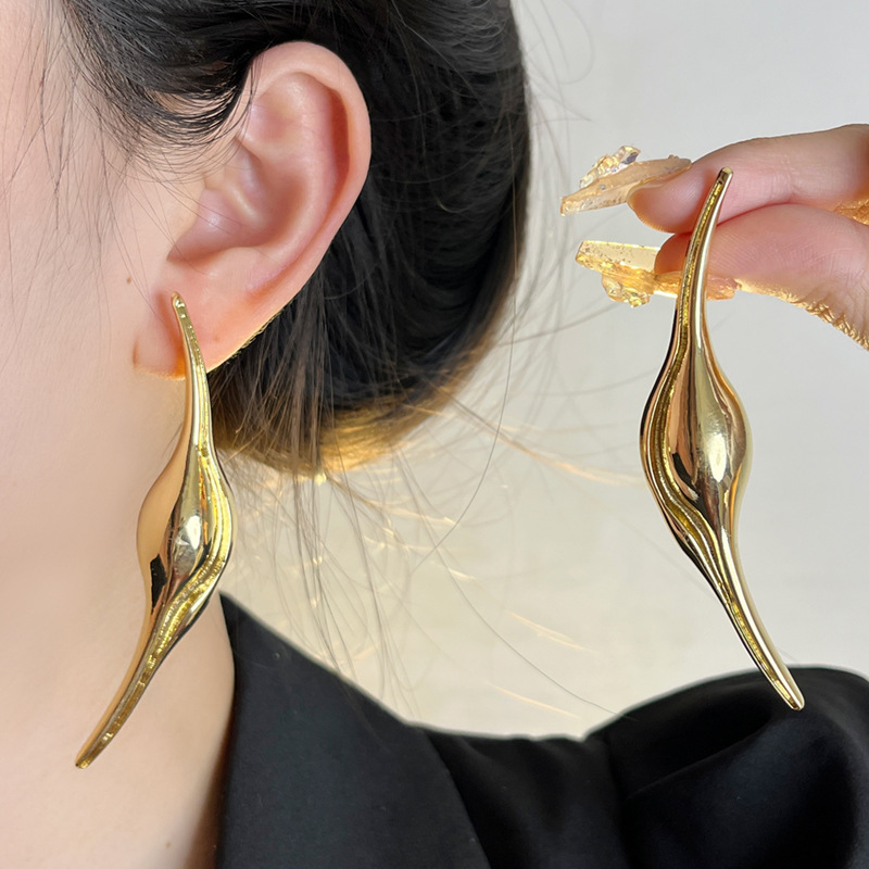 Anting Melengkung Ramping Loga - Travel Accessories For Europe ulasan dan harga